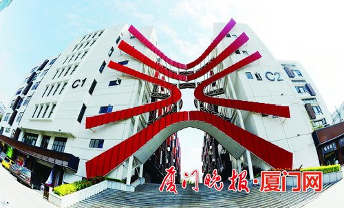 腾巢换凤:从老工业区到文创新高地 特区发祥地以老工业区改造提升为契机，营造文创产业发展的“天时地利人和”