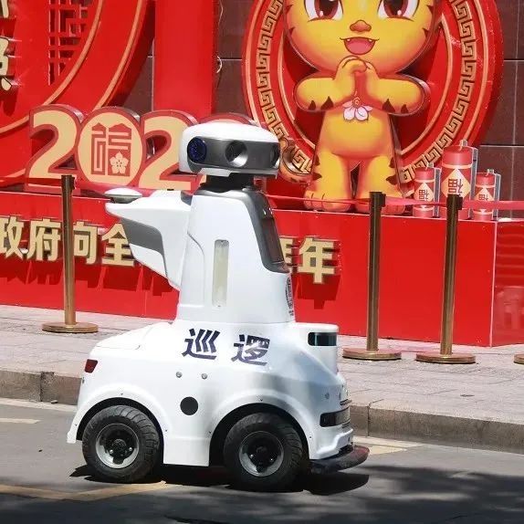 福鼎街头出现智能机器人，它在……